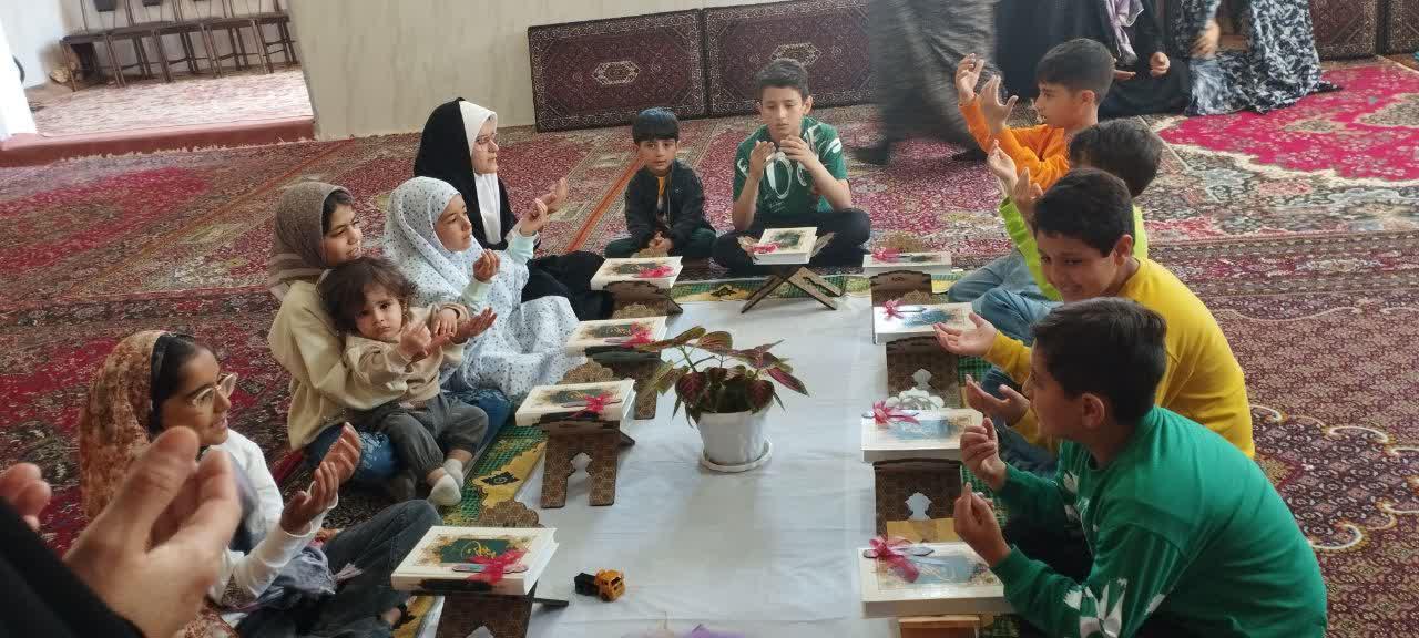 جشن قرآن نوگلان و کودکان مسجد امام حسين(ع) برگزار شد